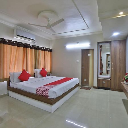 Oyo 41929 Hotel Loyal Residency Джамнагар Екстер'єр фото