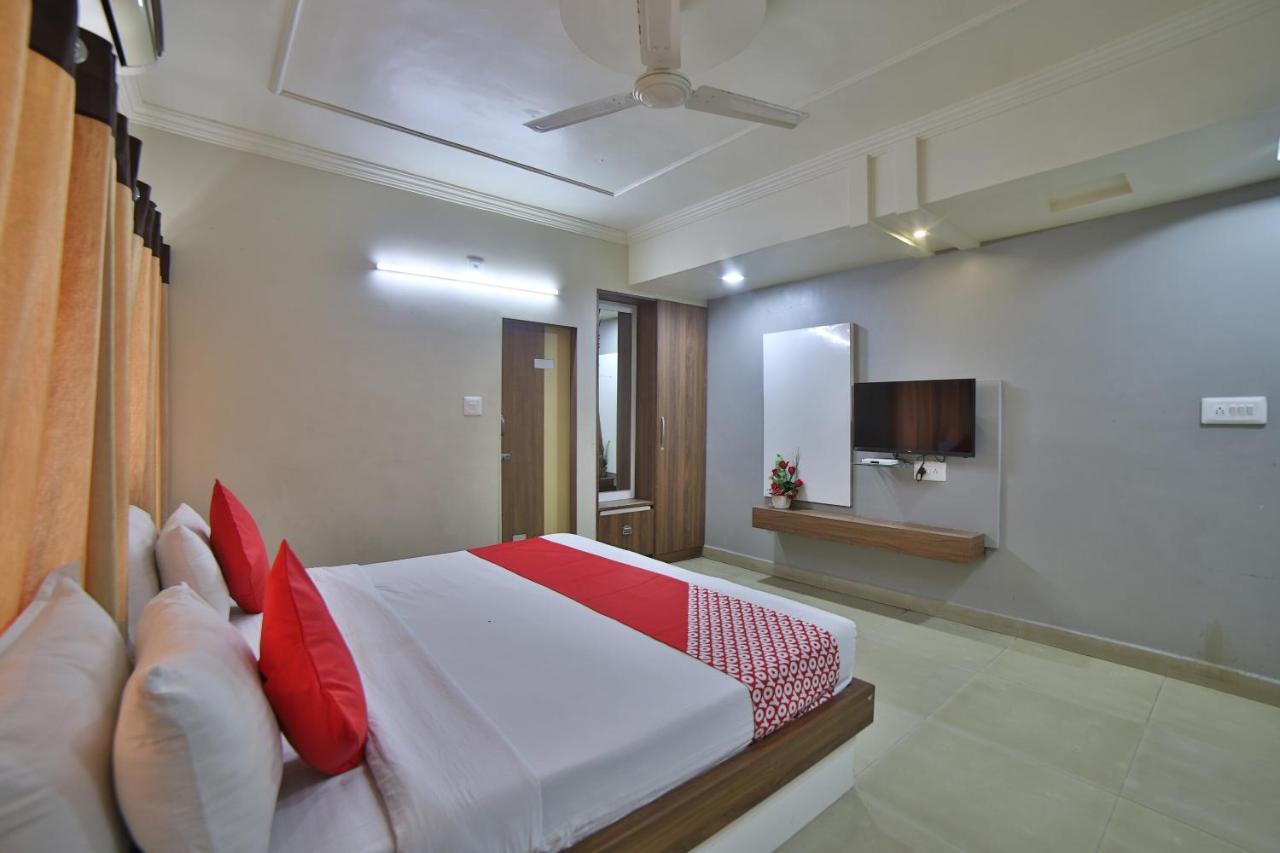 Oyo 41929 Hotel Loyal Residency Джамнагар Екстер'єр фото