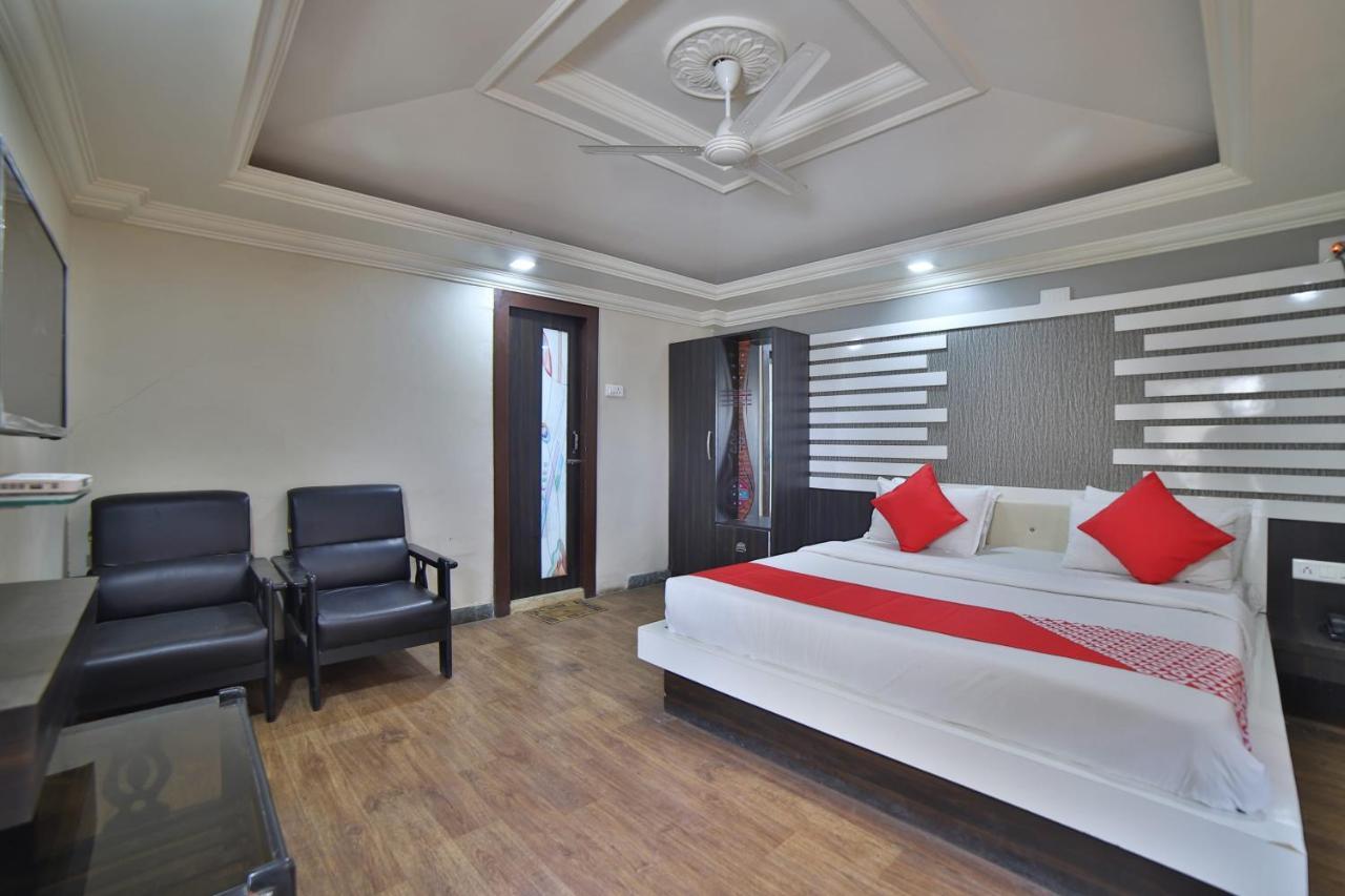 Oyo 41929 Hotel Loyal Residency Джамнагар Екстер'єр фото