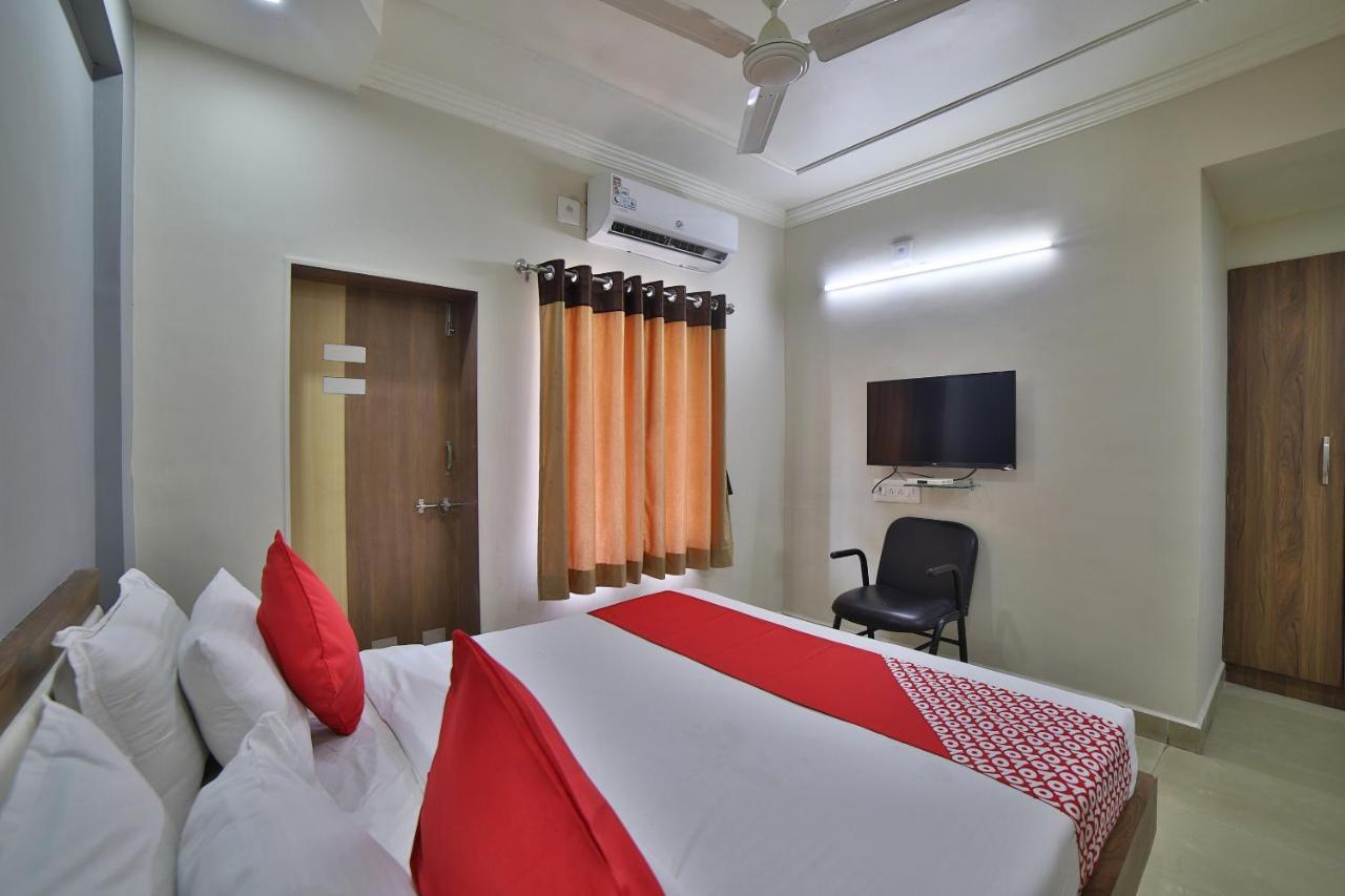 Oyo 41929 Hotel Loyal Residency Джамнагар Екстер'єр фото