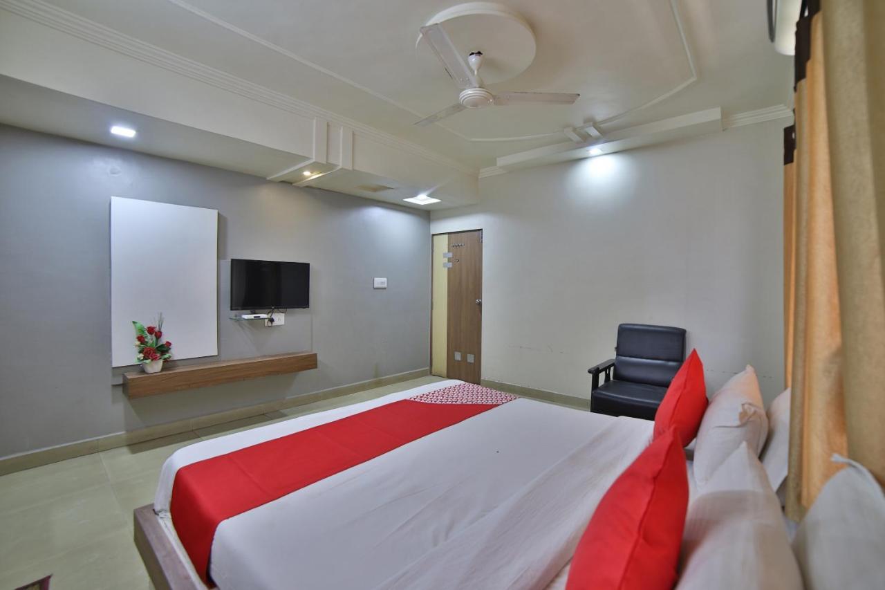Oyo 41929 Hotel Loyal Residency Джамнагар Екстер'єр фото