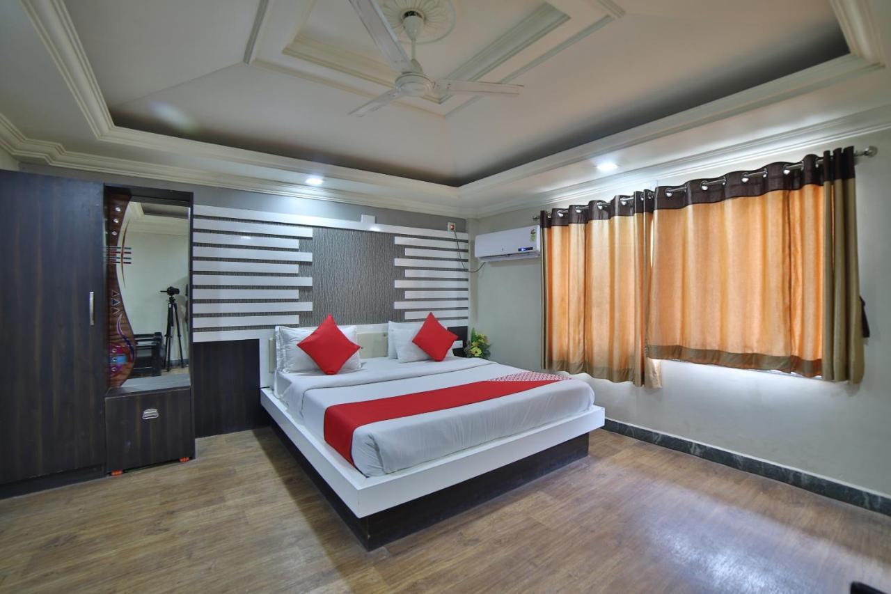Oyo 41929 Hotel Loyal Residency Джамнагар Екстер'єр фото